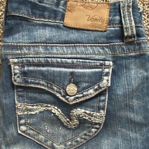 Vanity Tyler Jean some wearing on bottom